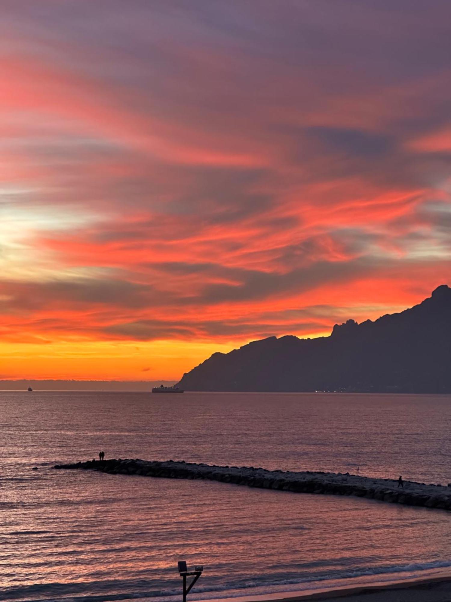 Cas' A Mare - Beachfront Luxury Suites Salerno Exterior photo