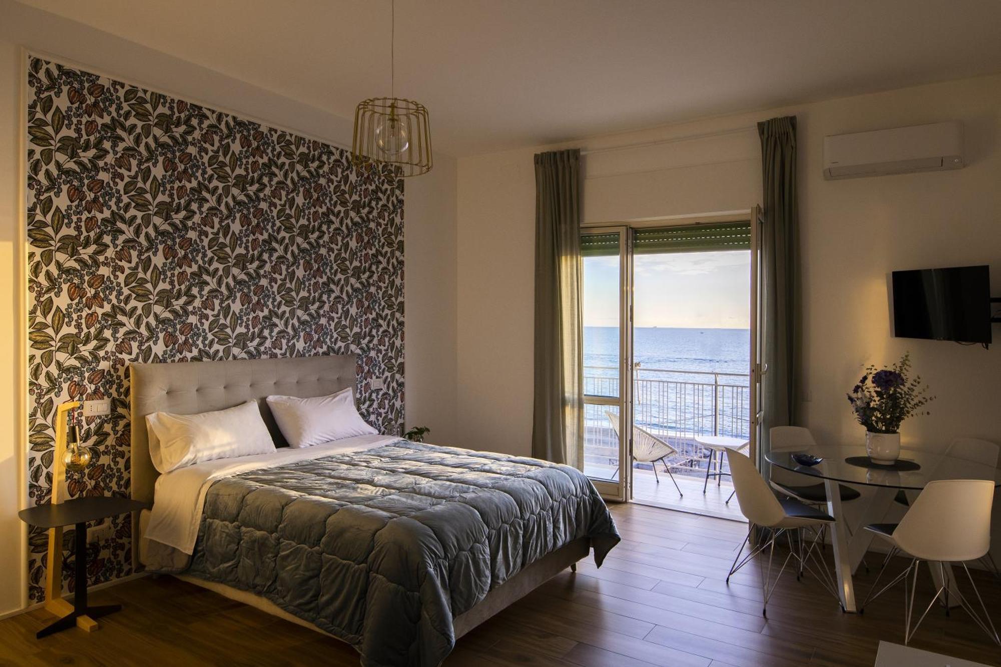 Cas' A Mare - Beachfront Luxury Suites Salerno Exterior photo